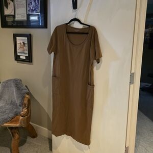Paper Label Midi T-Shirt Dress with Front Pockets
